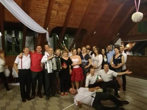 14339217_1356151901130184_1042272481_o